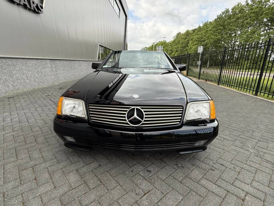 Image 13/50 of Mercedes-Benz 500 SL (1991)