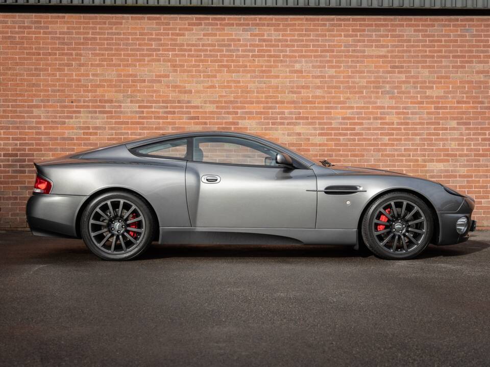 Image 5/30 of Aston Martin V12 Vanquish (2002)