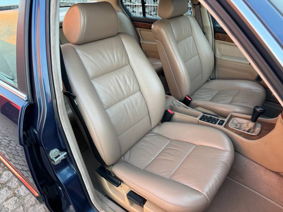 Immagine 59/99 di BMW 735i (1988)
