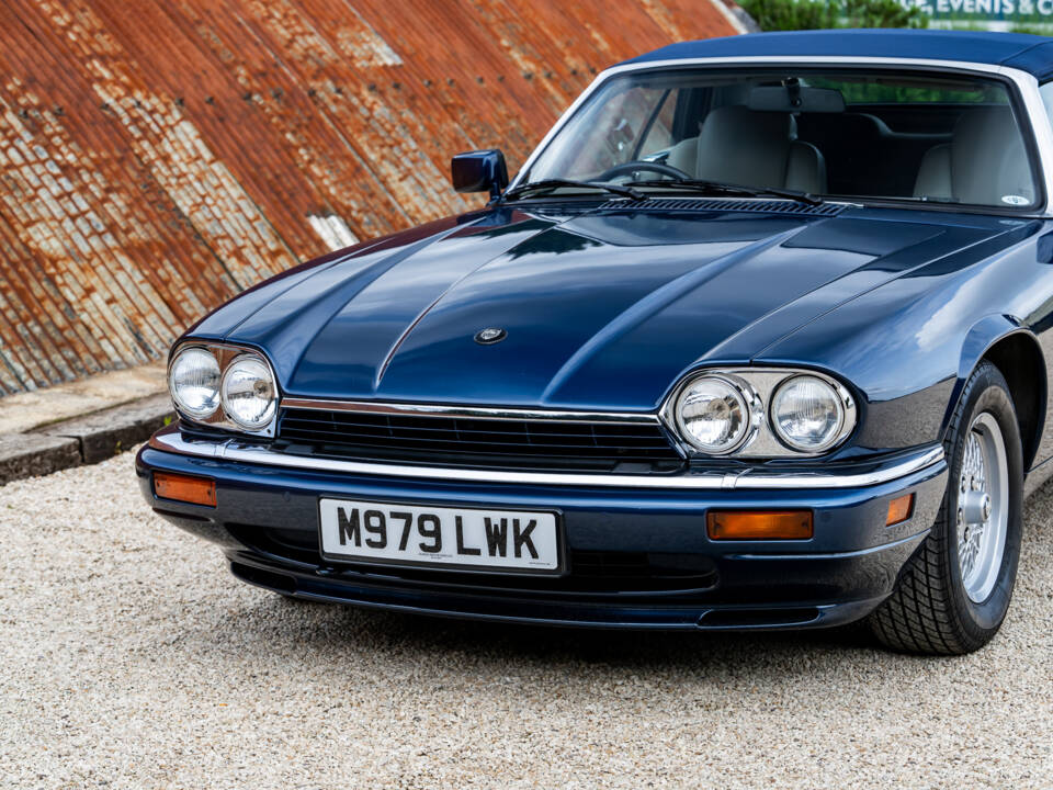 Image 14/38 of Jaguar XJS 4.0 (1995)