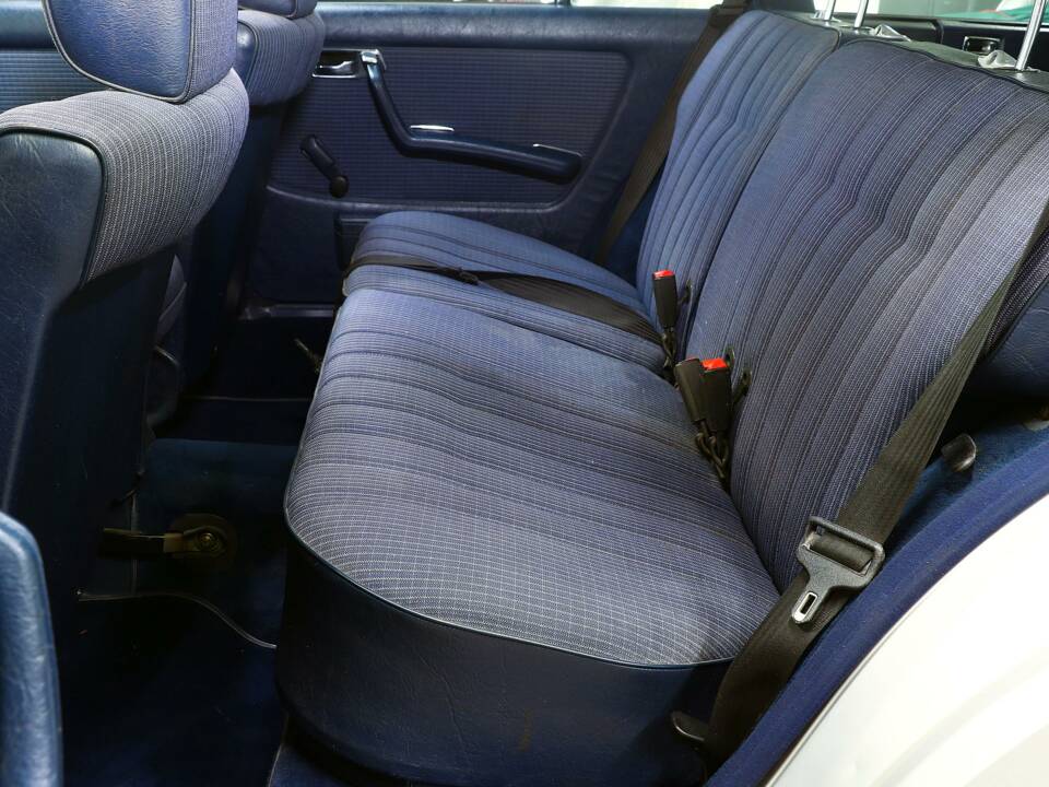 Bild 16/25 von Mercedes-Benz 280 TE (1985)
