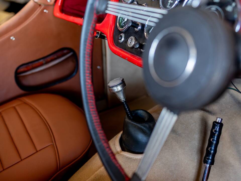 Image 13/50 of Triumph TR 3 (1956)