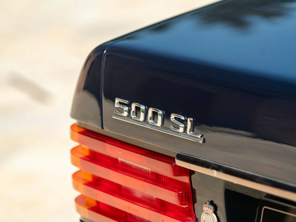 Image 18/45 of Mercedes-Benz 500 SL (1990)