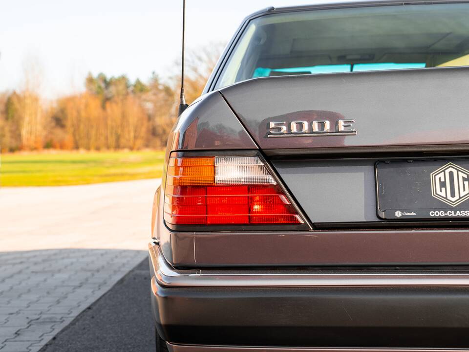Bild 7/38 von Mercedes-Benz 500 E (1991)