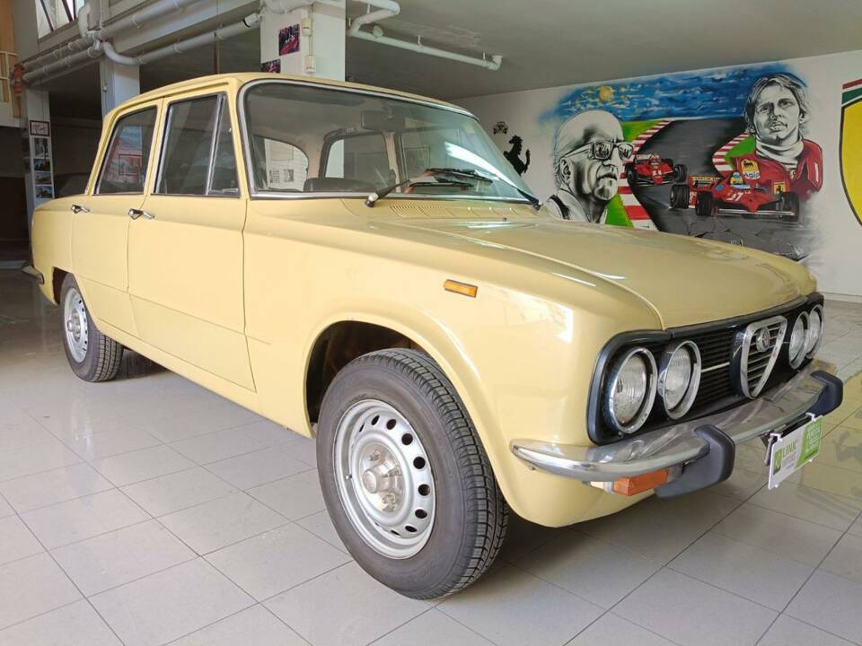 Immagine 2/50 di Alfa Romeo Giulia Nuova Super 1300 (1975)