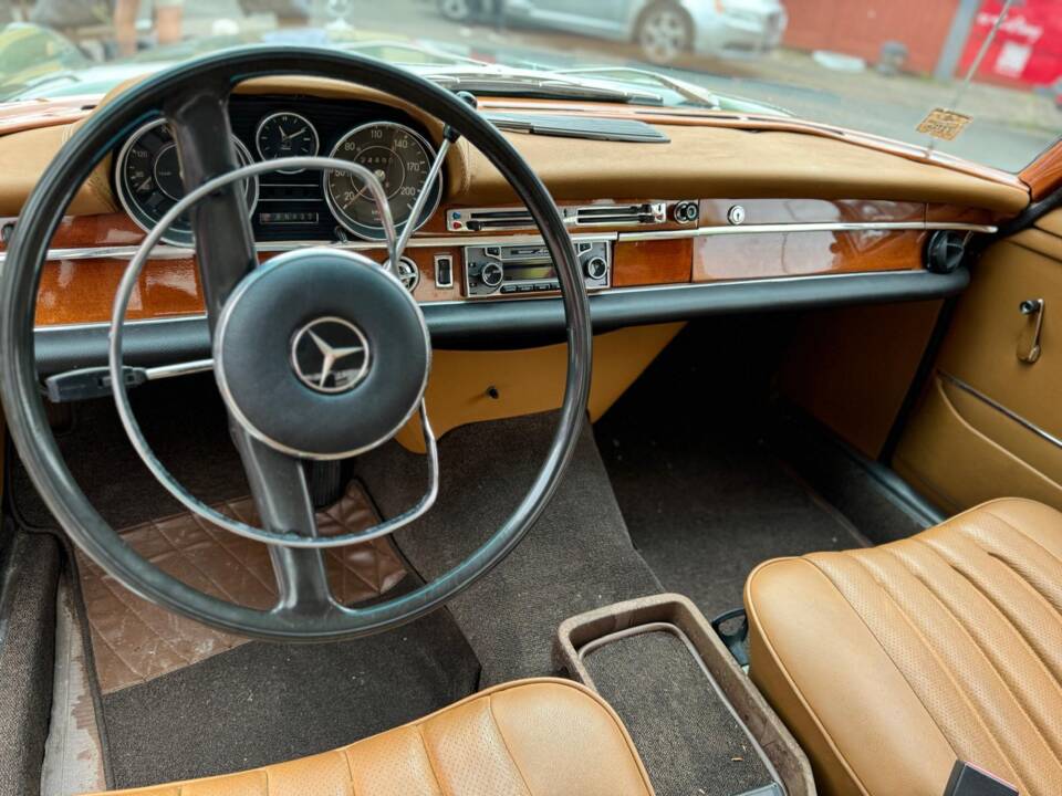 Image 7/9 of Mercedes-Benz 250 SE (1967)