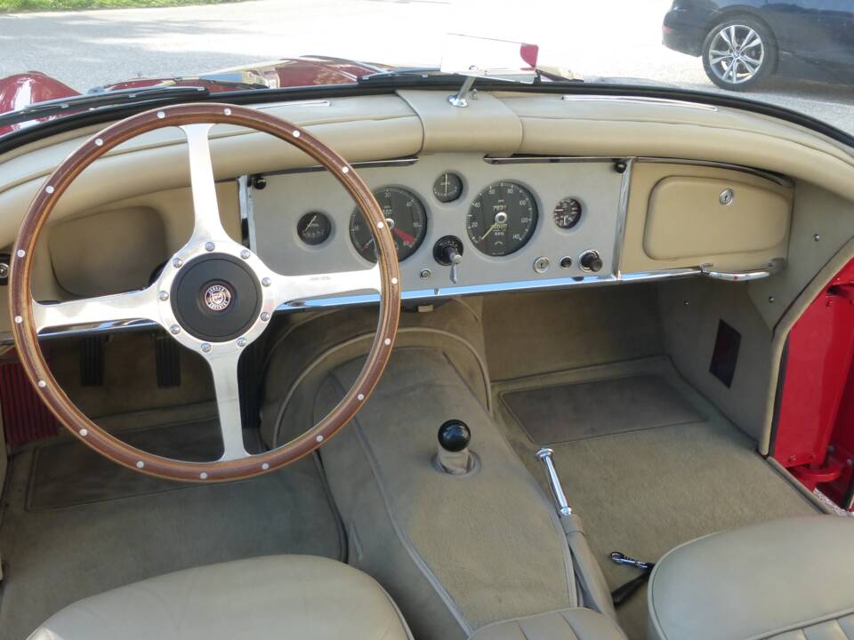 Image 57/174 of Jaguar XK 150 3.4 S OTS (1958)