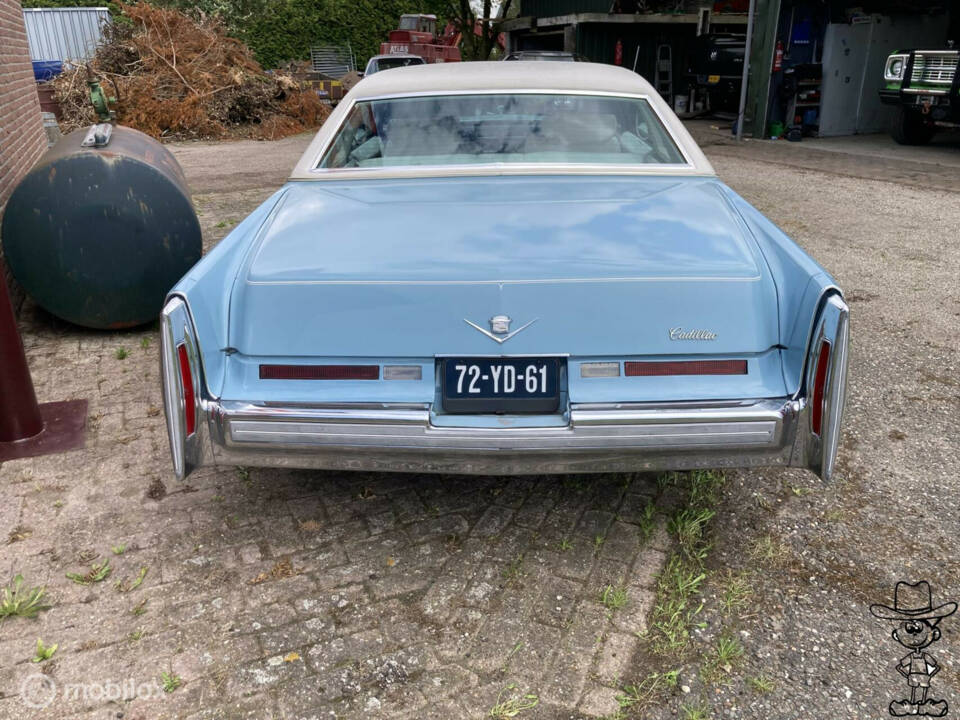 Image 22/24 of Cadillac Coupe DeVille (1975)