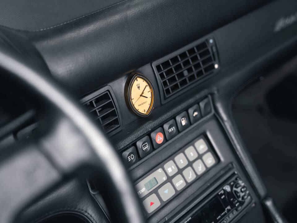 Image 32/42 of Maserati Shamal (1991)