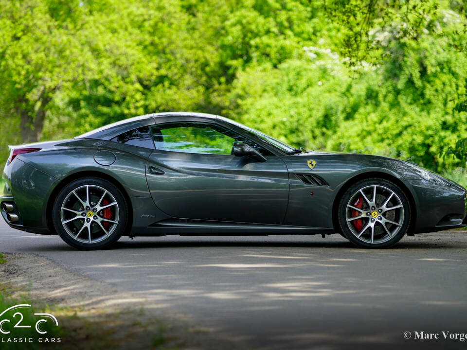 Image 31/85 de Ferrari California (2010)