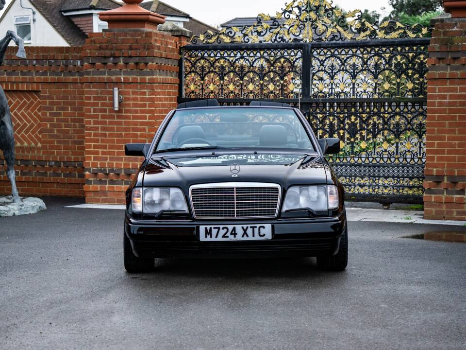 Bild 18/42 von Mercedes-Benz E 320 (1995)