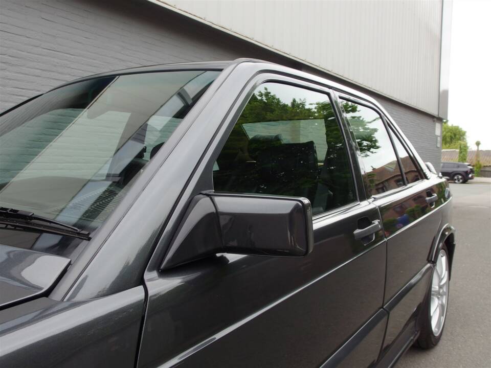 Immagine 30/98 di Mercedes-Benz 190 E 2.3-16 (1985)
