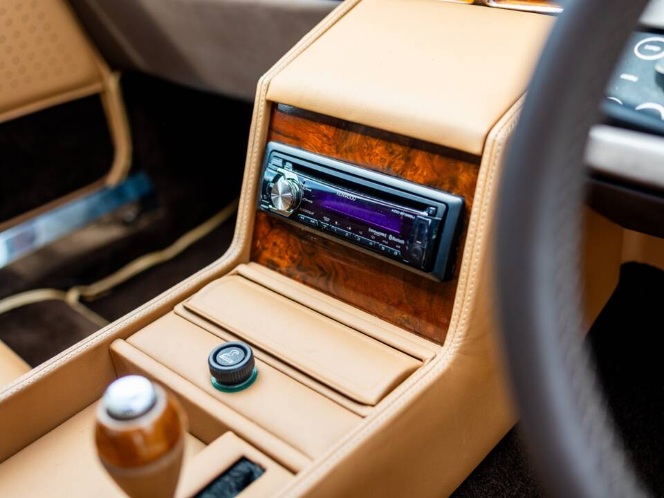 Immagine 21/38 di Aston Martin Lagonda (1981)