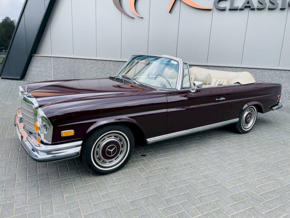 Image 4/38 de Mercedes-Benz 280 SE (1971)