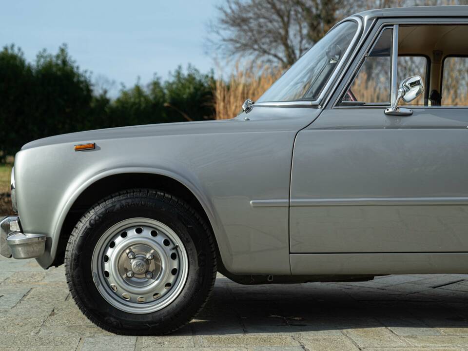 Image 23/50 of Alfa Romeo Giulia Super 1.3 (1972)