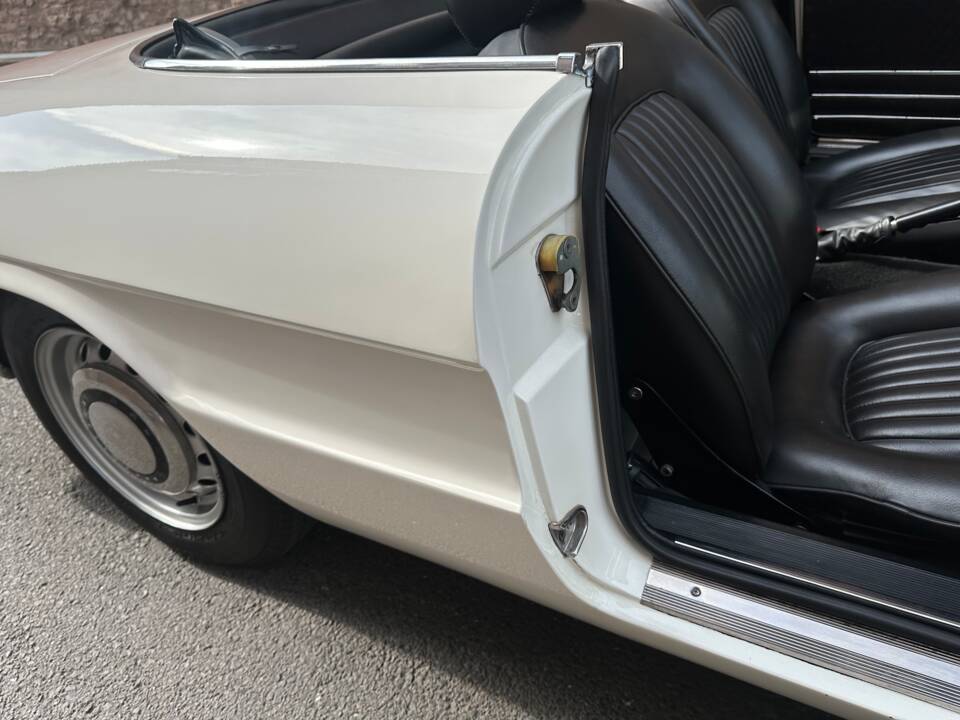 Image 31/63 of Alfa Romeo Spider 1300 Junior (1970)