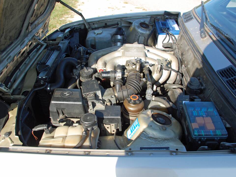Afbeelding 24/25 van BMW 320i (1990)