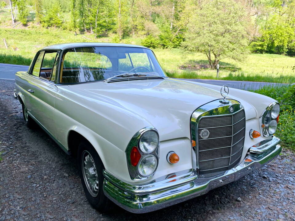 Image 5/18 of Mercedes-Benz 220 SE b (1965)