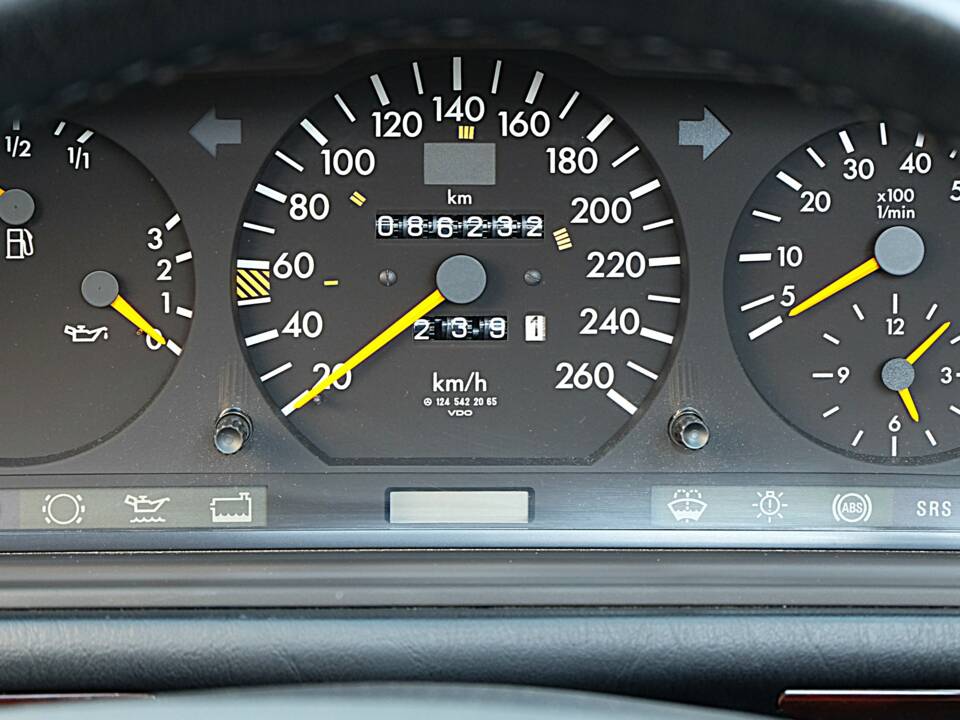 Image 45/74 of Mercedes-Benz E 320 (1997)