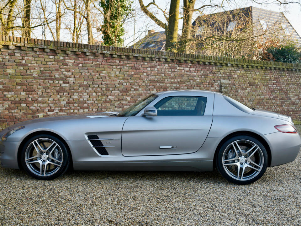 Imagen 48/50 de Mercedes-Benz SLS AMG (2011)