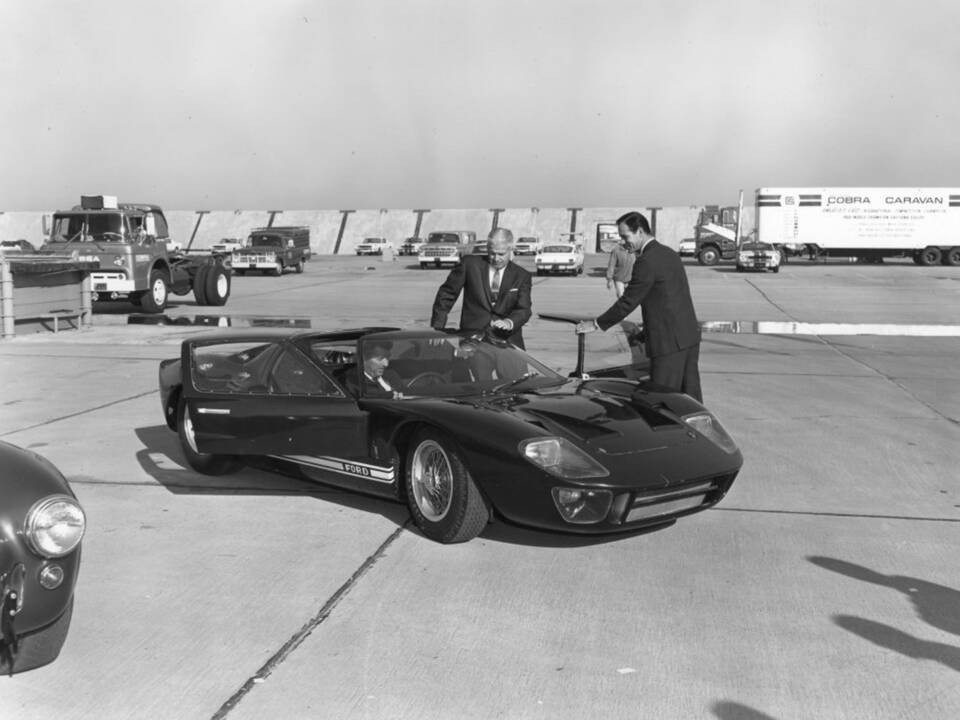 Image 2/21 of Ford GT40 (1965)