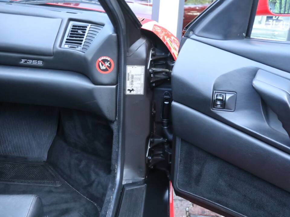 Bild 16/50 von Ferrari F 355 Berlinetta (1996)