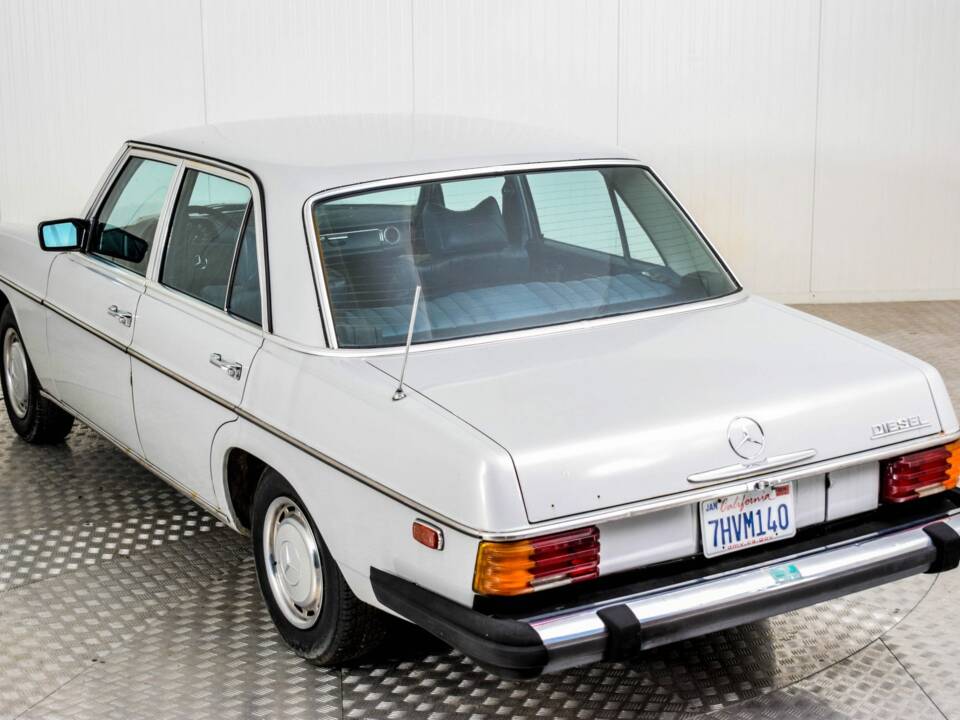 Image 38/50 of Mercedes-Benz 240 D (1976)