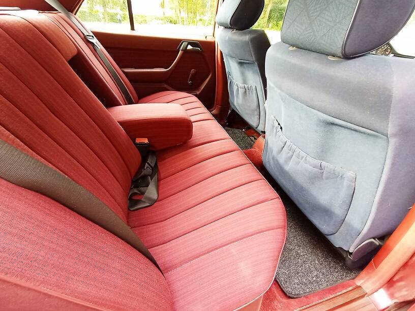 Afbeelding 11/14 van Mercedes-Benz 200 E (1989)