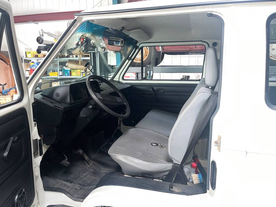 Bild 9/27 von Volkswagen T3 Pritsche 2.1 (1991)