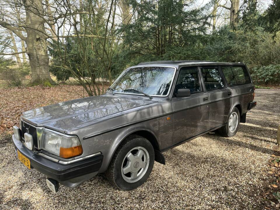 Bild 6/8 von Volvo 245 GL D (1983)
