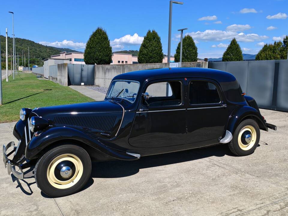 Image 3/47 of Citroën Traction Avant 11 B (1955)