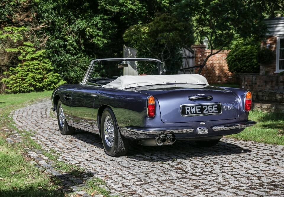 Image 27/30 de Aston Martin DB 6 Volante (1967)
