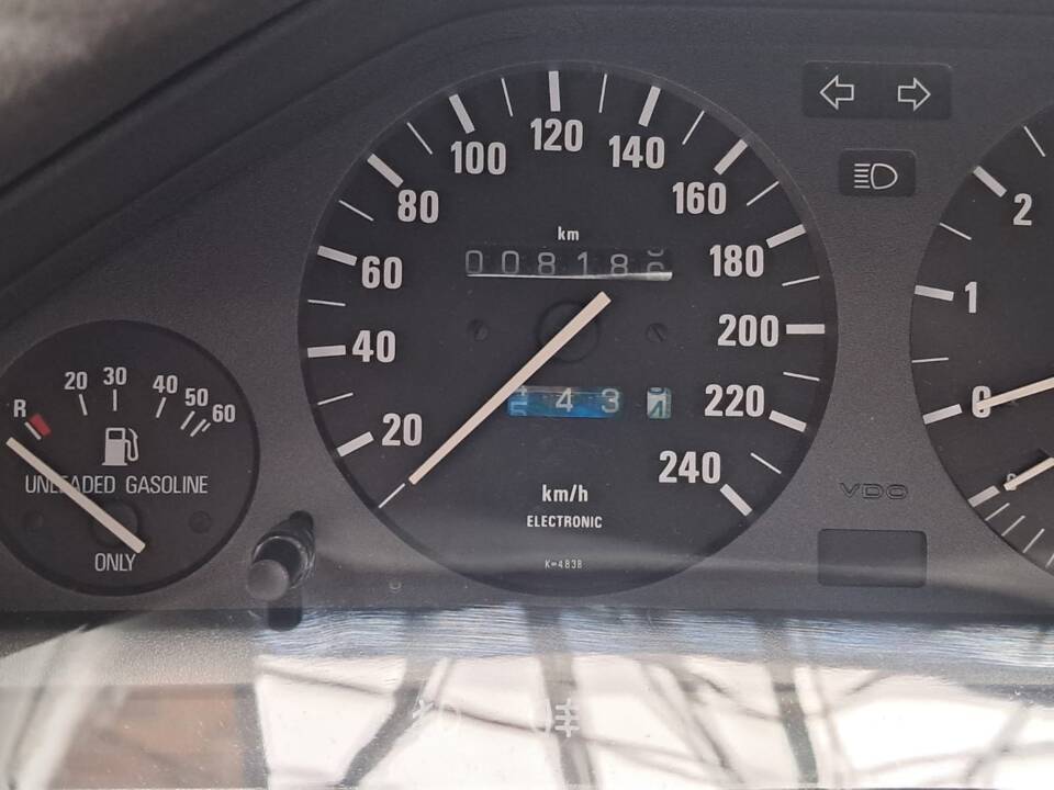 Image 2/12 of BMW 320i (1990)