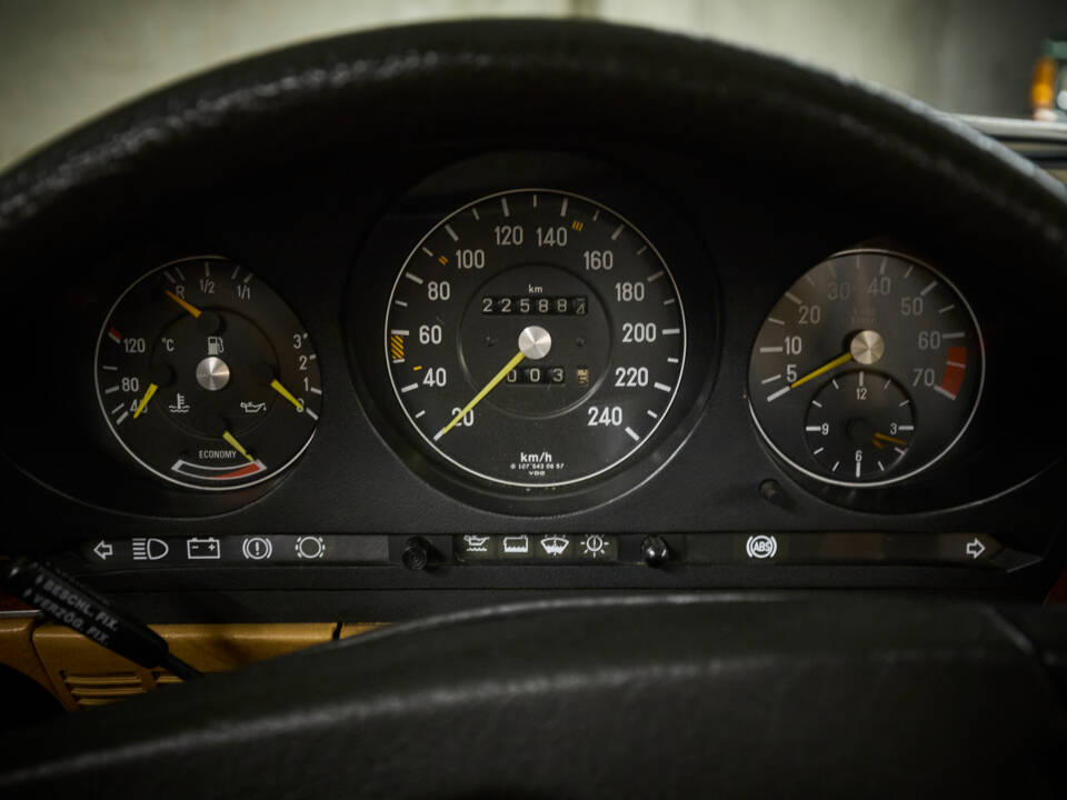 Image 68/99 of Mercedes-Benz 300 SL (1987)