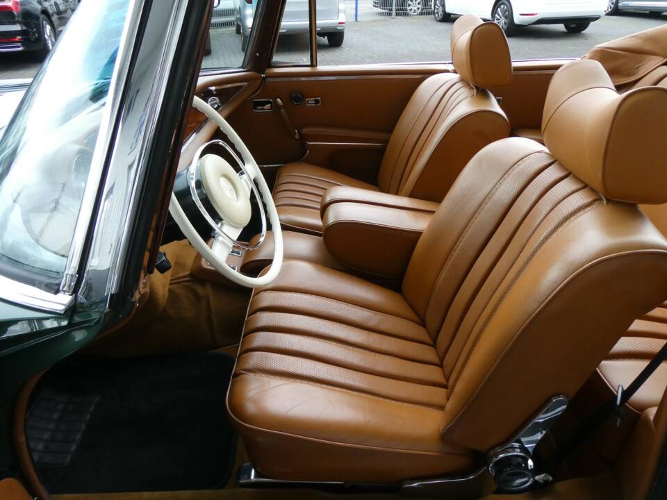 Afbeelding 10/26 van Mercedes-Benz 280 SE 3,5 (1970)