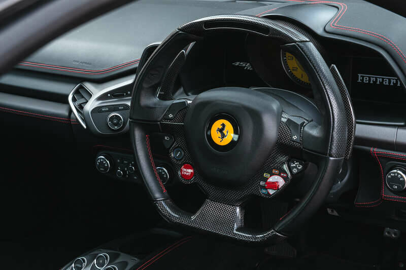 Image 30/50 of Ferrari 458 Italia (2012)