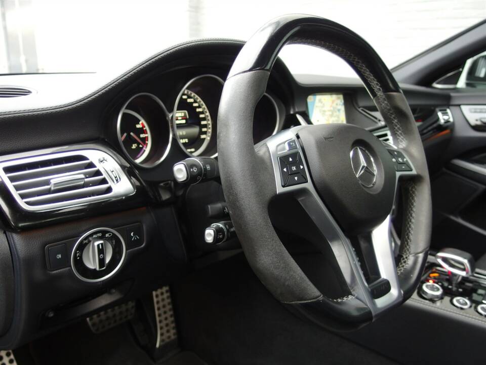 Image 36/97 of Mercedes-Benz CLS 63 AMG S 4MATIC (2013)