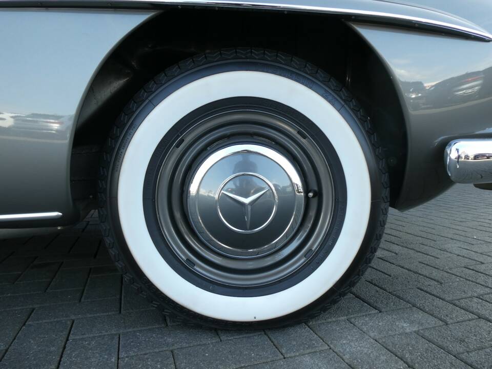 Image 24/30 de Mercedes-Benz 190 SL (1961)