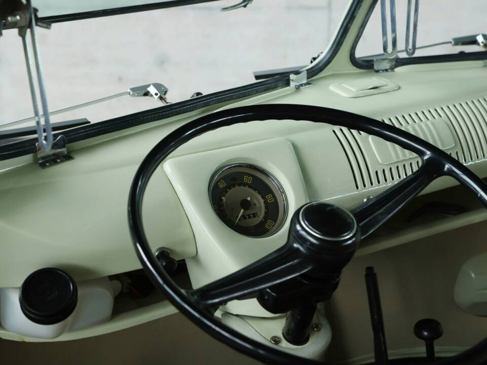 Image 18/47 of Volkswagen T1 minibus (1961)