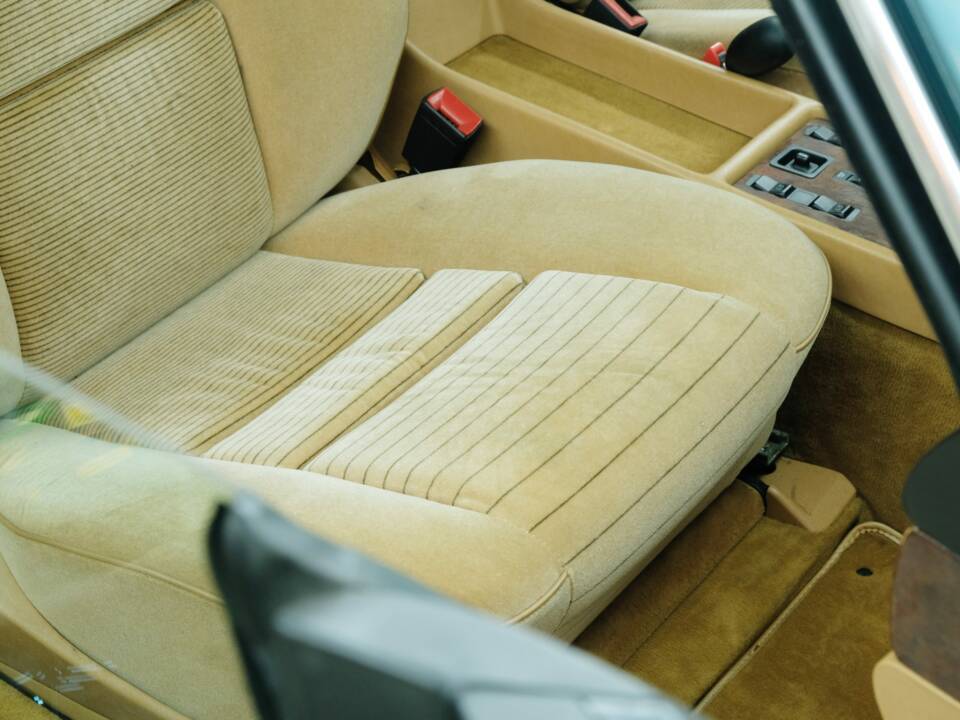 Bild 43/50 von Mercedes-Benz 380 SEC (1983)