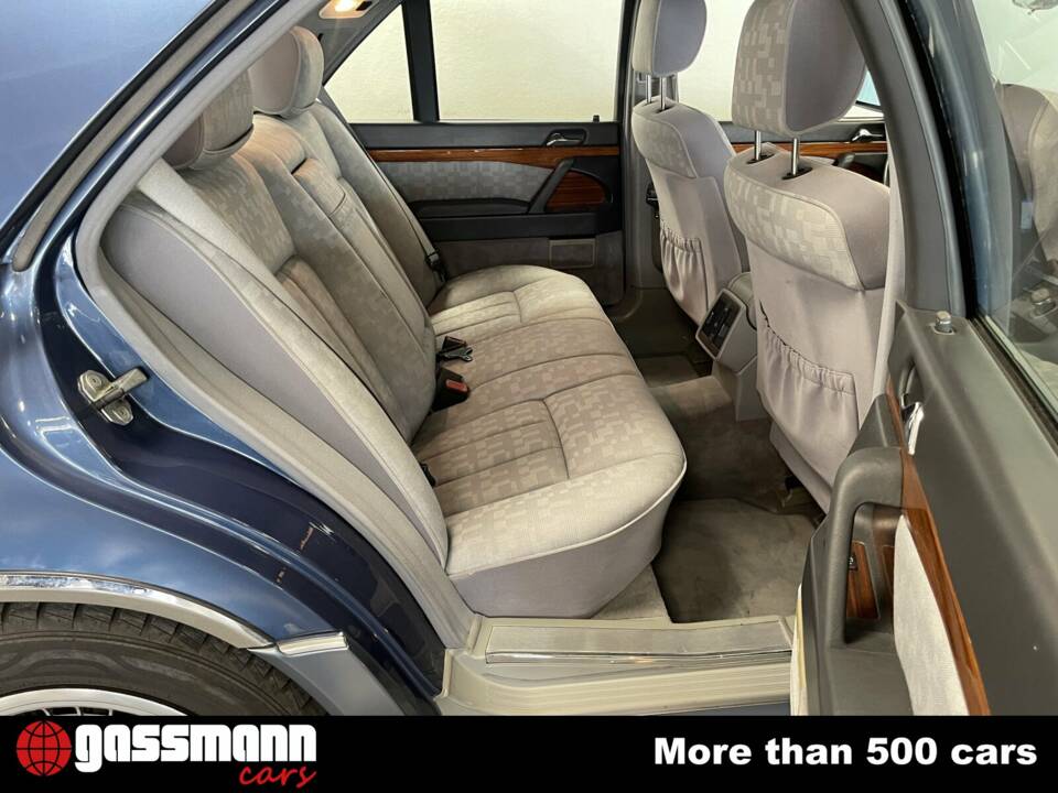 Image 14/15 de Mercedes-Benz 300 SE (1991)