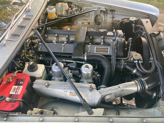 Image 32/60 of Jaguar XJ 6 4.2 (1972)