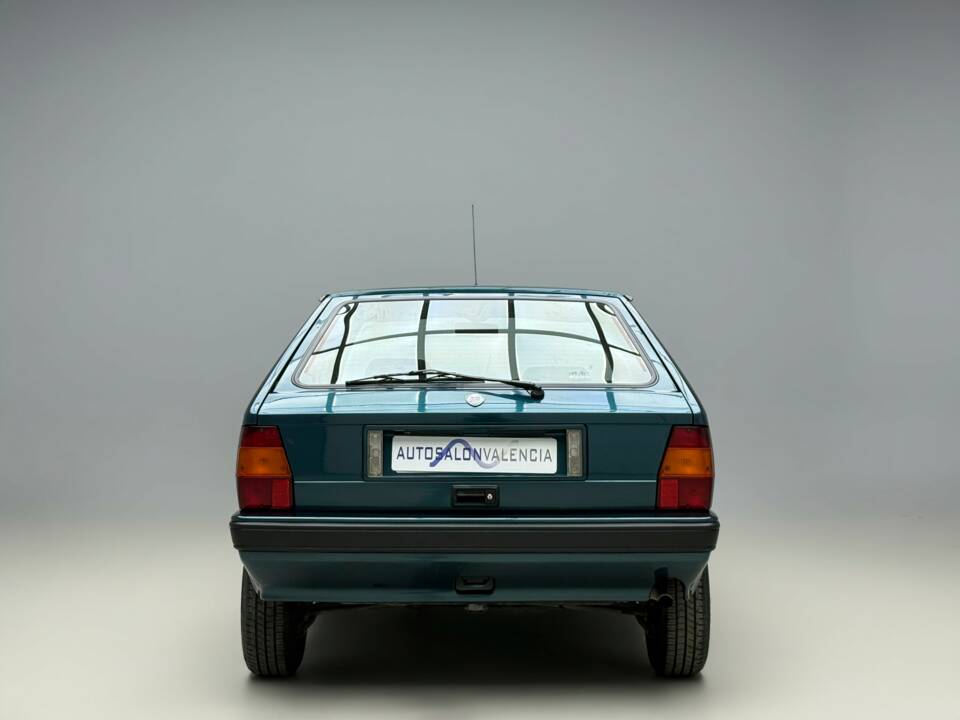 Image 6/30 of Lancia Delta 1.5 LX (1991)