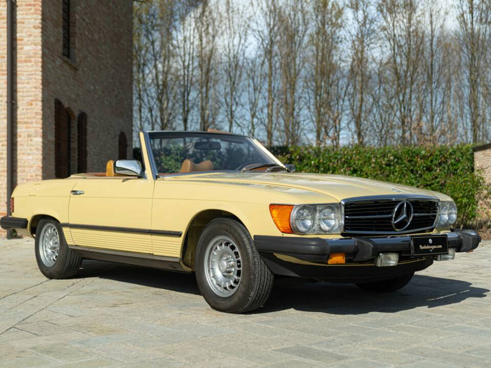 Obraz 2/50 pojazdu Mercedes-Benz 450 SL (1977)