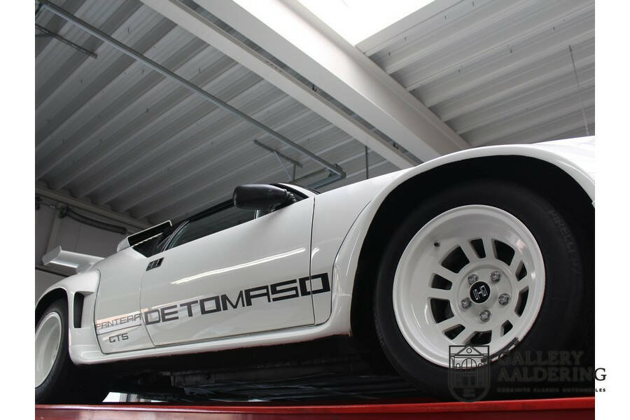 Imagen 9/50 de De Tomaso Pantera GT5 (1985)