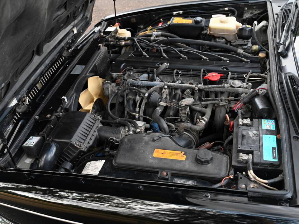 Image 11/21 of Daimler XJ 6 4.0 (1990)