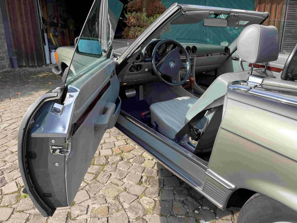 Image 9/52 de Mercedes-Benz 500 SL (1985)