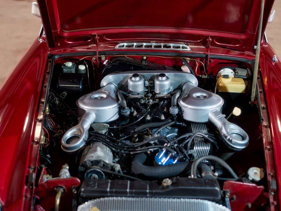 Immagine 29/29 di MG MGB GT V8 (1974)