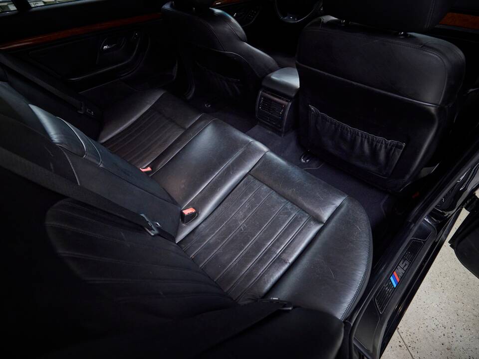 Image 57/99 of BMW M5 (2000)