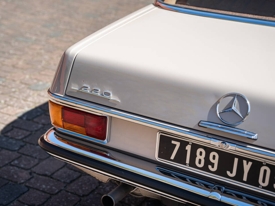 Image 15/45 de Mercedes-Benz 220 (1969)